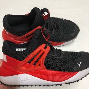 Girls Puma shoes 🎉🎊❤️🖤